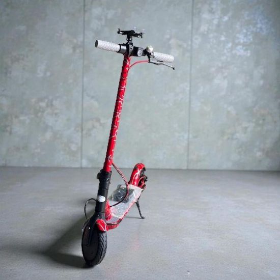 صورة سكوتر كهربائي 36 فولت لون سبايدر مان